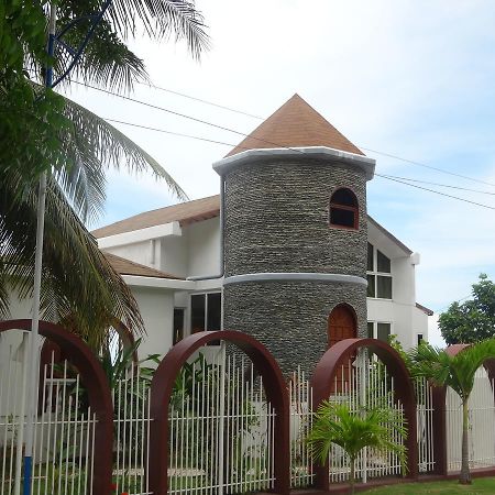 House Rapunzel Hotel Oslob Exterior photo